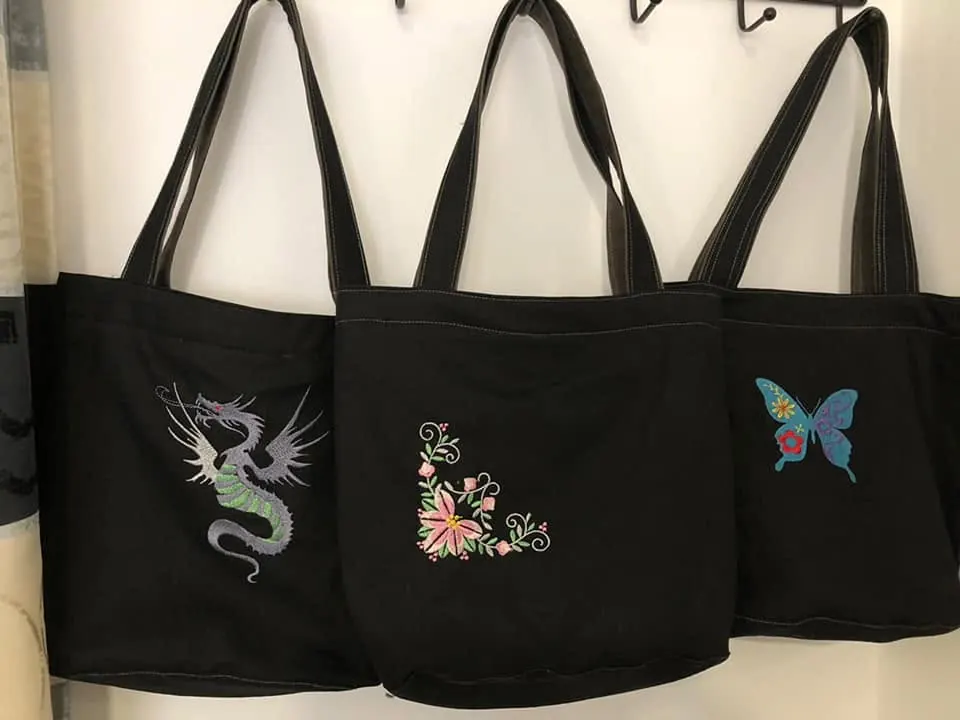 Sacoșe negre brodate: dragon, flori, fluture